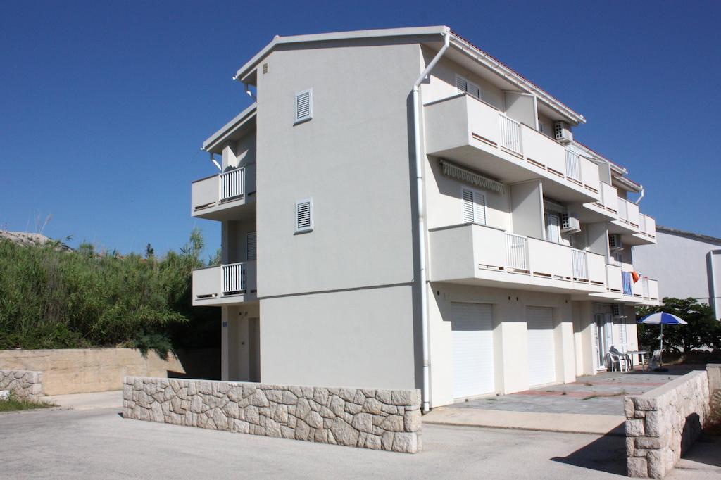Apartments Miki Pag Town Exteriör bild